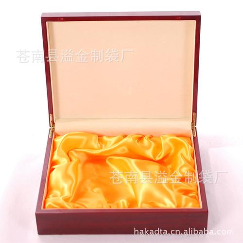 禮盒里的溫度 從一張白卡紙開始，聊聊天地蓋包裝的匠心與生意。